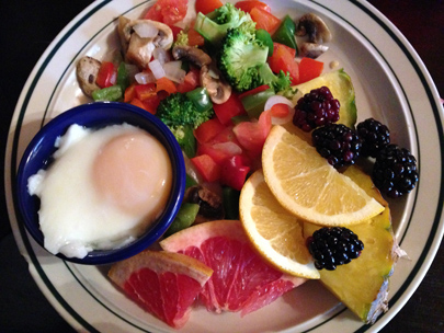Gluten-free Chef's Choice with veggies, fruit and poached eggs